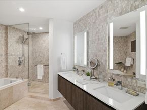 88 SW 7th St 1111, Miami FL 33130