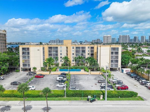 2935 NE 163rd St 4I, North Miami Beach FL 33160