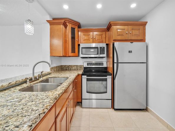 2935 NE 163rd St 4I, North Miami Beach FL 33160