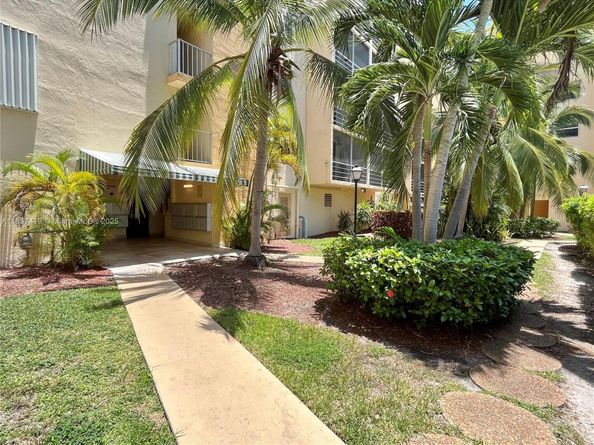 2935 NE 163rd St 4I, North Miami Beach FL 33160