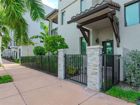 4260 NW 82nd Ave, Doral FL 33166
