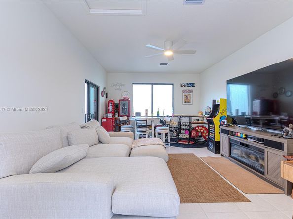 4260 NW 82nd Ave, Doral FL 33166