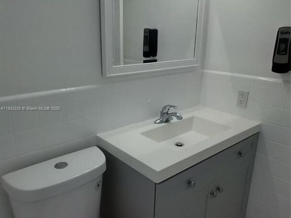 1905 Miami Rd, Fort Lauderdale FL 33316