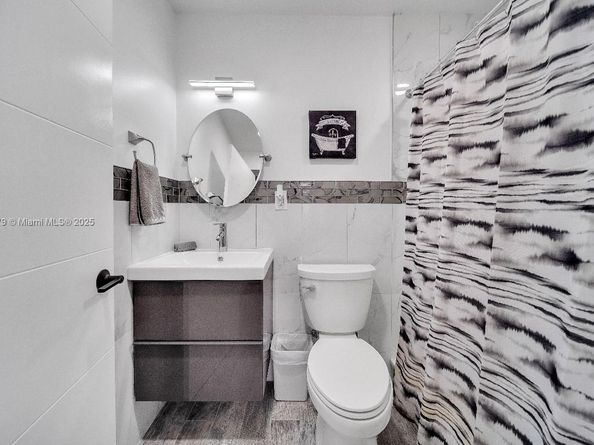 521 W Evanston Cir, Fort Lauderdale FL 33312