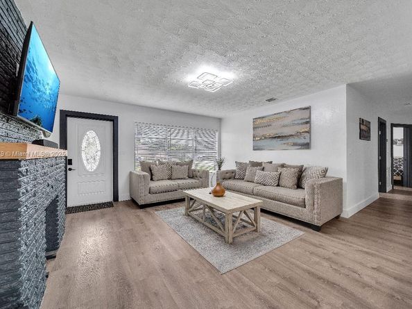 521 W Evanston Cir, Fort Lauderdale FL 33312