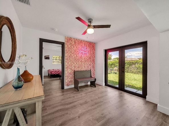 521 W Evanston Cir, Fort Lauderdale FL 33312