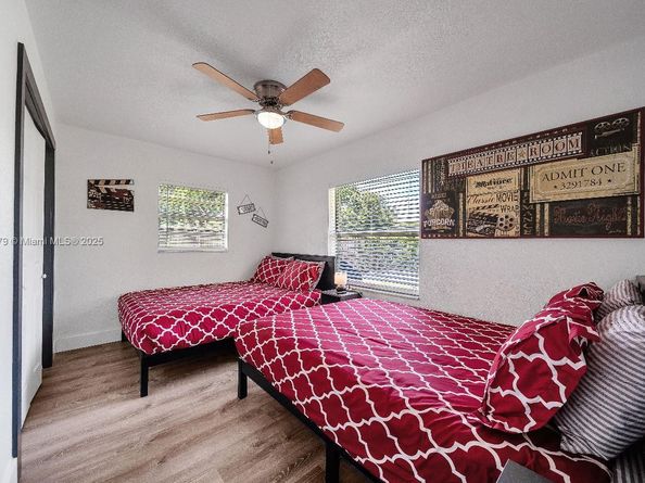 521 W Evanston Cir, Fort Lauderdale FL 33312