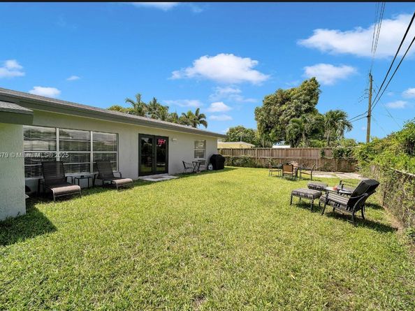 521 W Evanston Cir, Fort Lauderdale FL 33312