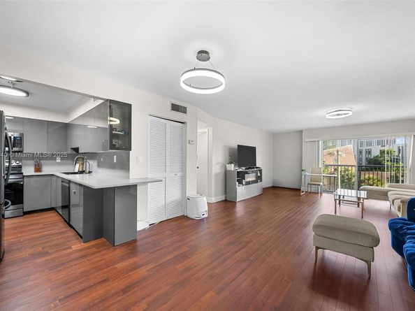 17800 Atlantic Blvd 402, Sunny Isles Beach FL 33160