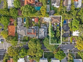 137 NE 46th St, Miami FL 33137