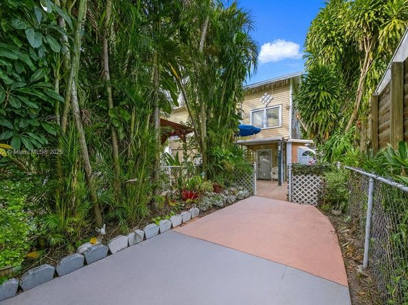 137 NE 46th St, Miami FL 33137