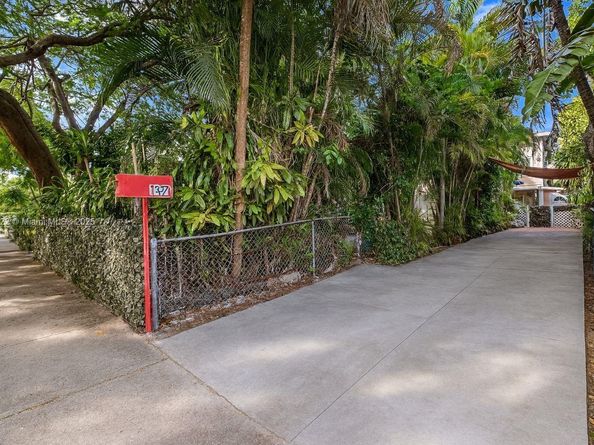 137 NE 46th St, Miami FL 33137