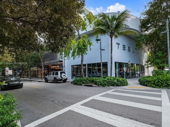 137 NE 46th St, Miami FL 33137