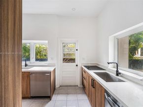 253 Bal Cross Dr, Bal Harbour FL 33154