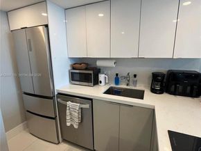 540 Brickell Key Dr 1809, Miami FL 33131