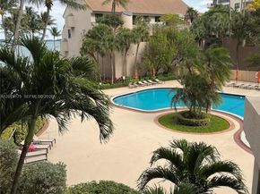 540 Brickell Key Dr 1809, Miami FL 33131