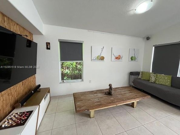 1988 SE 12th St, Homestead FL 33035