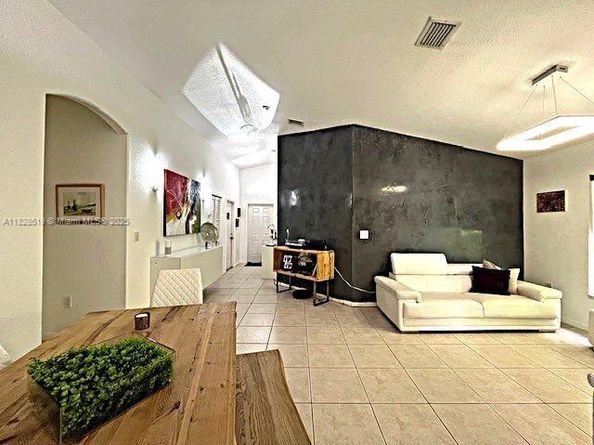 1988 SE 12th St, Homestead FL 33035