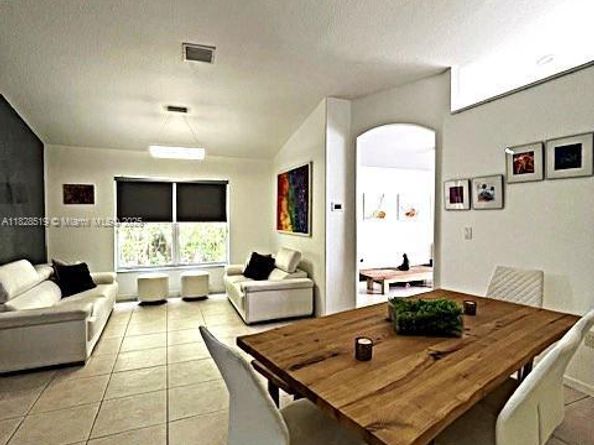 1988 SE 12th St, Homestead FL 33035