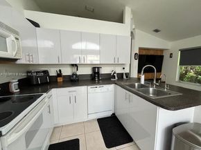1988 SE 12th St, Homestead FL 33035