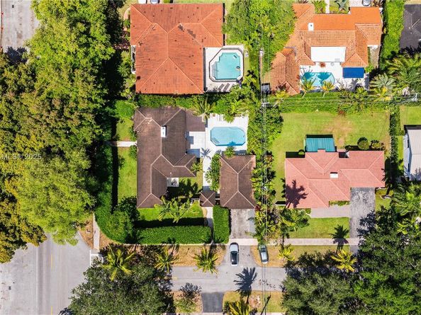 1161 Sunset Dr, Coral Gables FL 33143