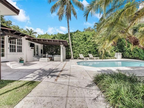 1161 Sunset Dr, Coral Gables FL 33143