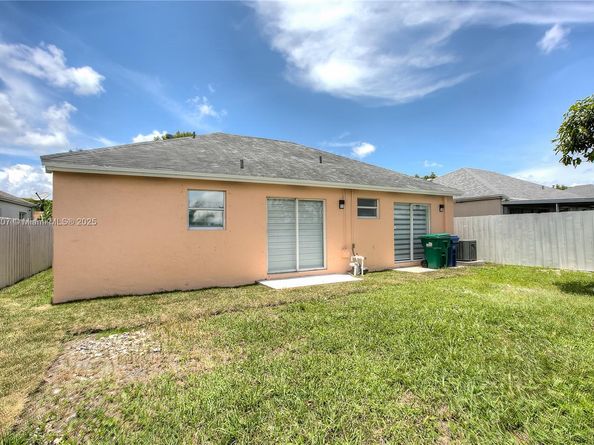 3060 NW 203rd Ter, Miami Gardens FL 33056