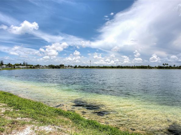 3060 NW 203rd Ter, Miami Gardens FL 33056