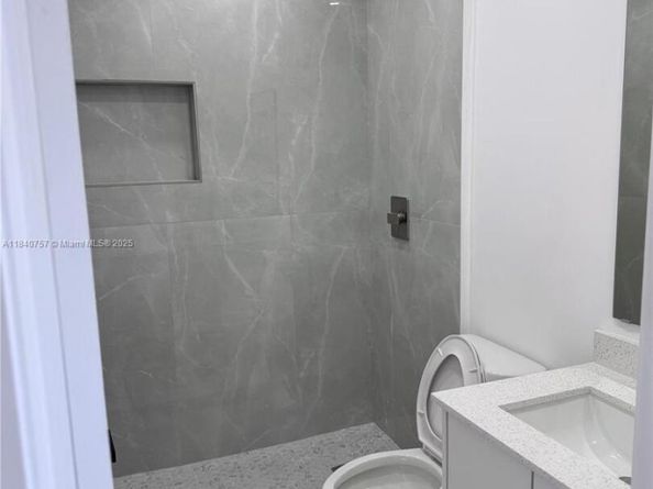 950 79th Ter, Miami Beach FL 33141