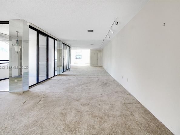 3553 Magellan Cir 3171, Aventura FL 33180