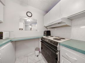 815 SW 10th Ter 6V, Hallandale Beach FL 33009