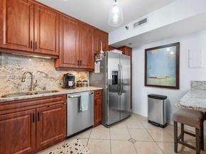 3850 Washington St 910, Hollywood FL 33021