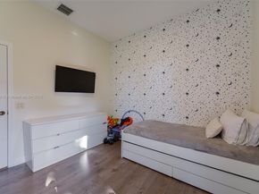 1868 Harbor View Cir, Weston FL 33327