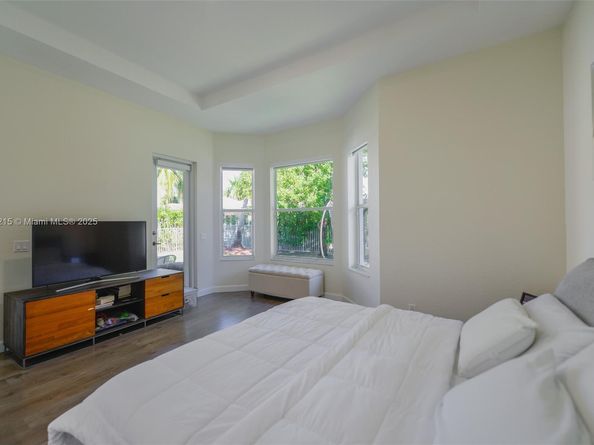 1868 Harbor View Cir, Weston FL 33327