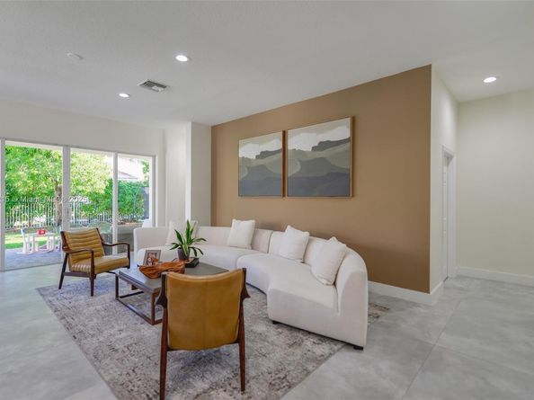 1868 Harbor View Cir, Weston FL 33327