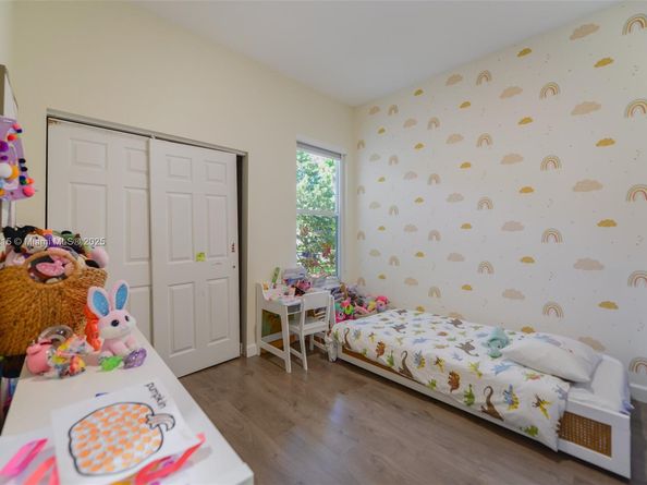 1868 Harbor View Cir, Weston FL 33327