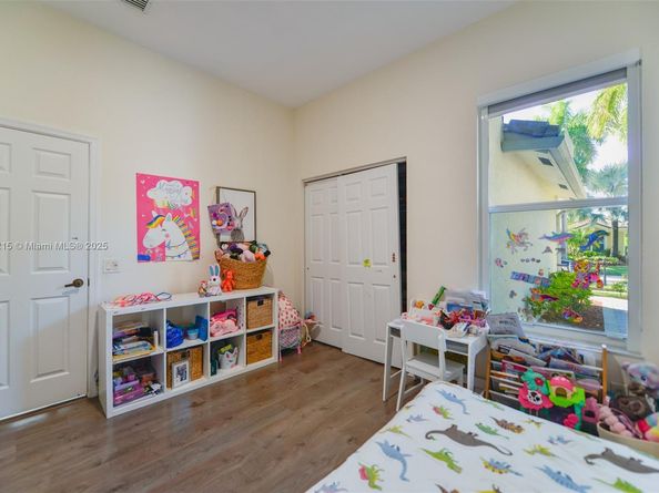 1868 Harbor View Cir, Weston FL 33327