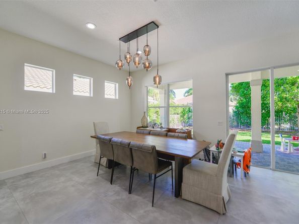 1868 Harbor View Cir, Weston FL 33327