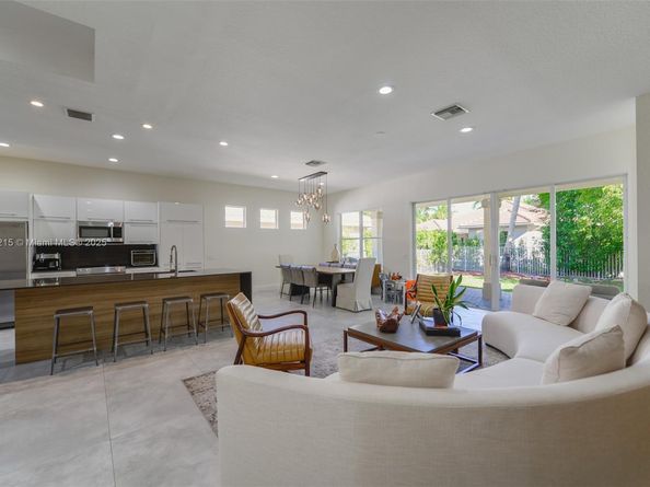 1868 Harbor View Cir, Weston FL 33327