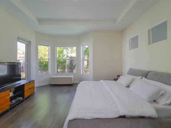 1868 Harbor View Cir, Weston FL 33327