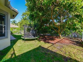 1868 Harbor View Cir, Weston FL 33327