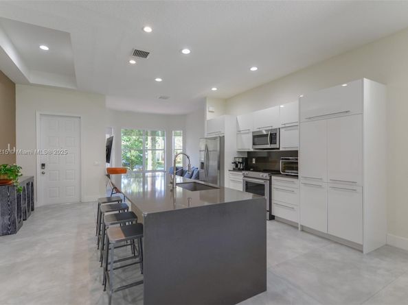 1868 Harbor View Cir, Weston FL 33327