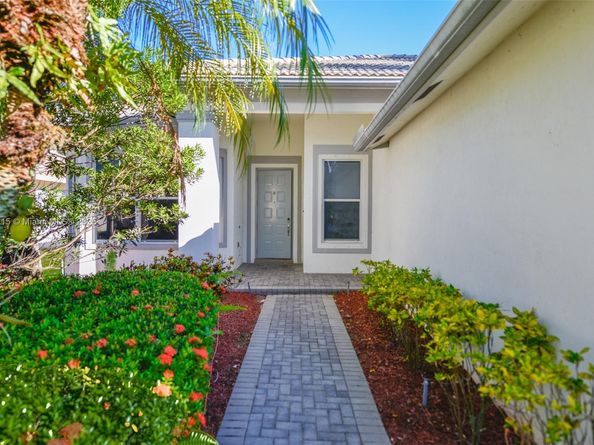 1868 Harbor View Cir, Weston FL 33327