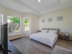 1868 Harbor View Cir, Weston FL 33327