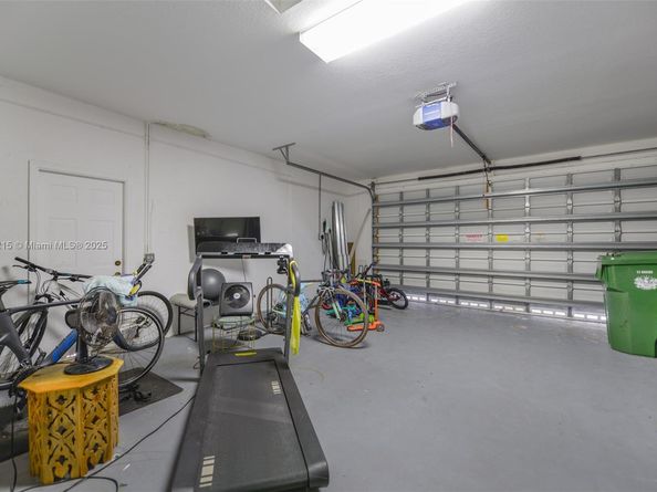 1868 Harbor View Cir, Weston FL 33327