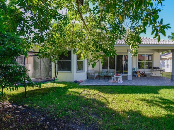 1868 Harbor View Cir, Weston FL 33327