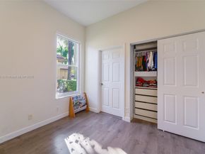 1868 Harbor View Cir, Weston FL 33327