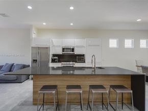 1868 Harbor View Cir, Weston FL 33327