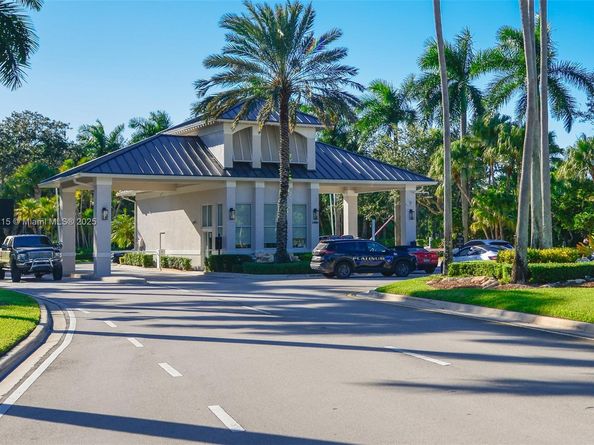 1868 Harbor View Cir, Weston FL 33327