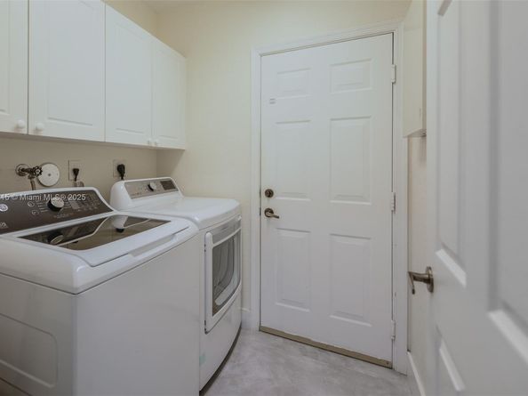 1868 Harbor View Cir, Weston FL 33327